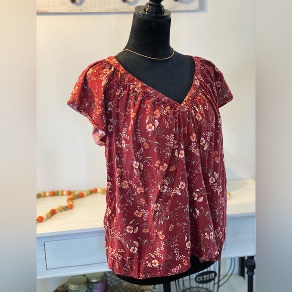 Maroon Floral Blouse ❤️🌺 - Picture 5 of 7
